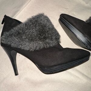 Velvet Heart Womens Black Suede Ankle Stiletto Boots Gray Faux Fur Trim, Sz 9